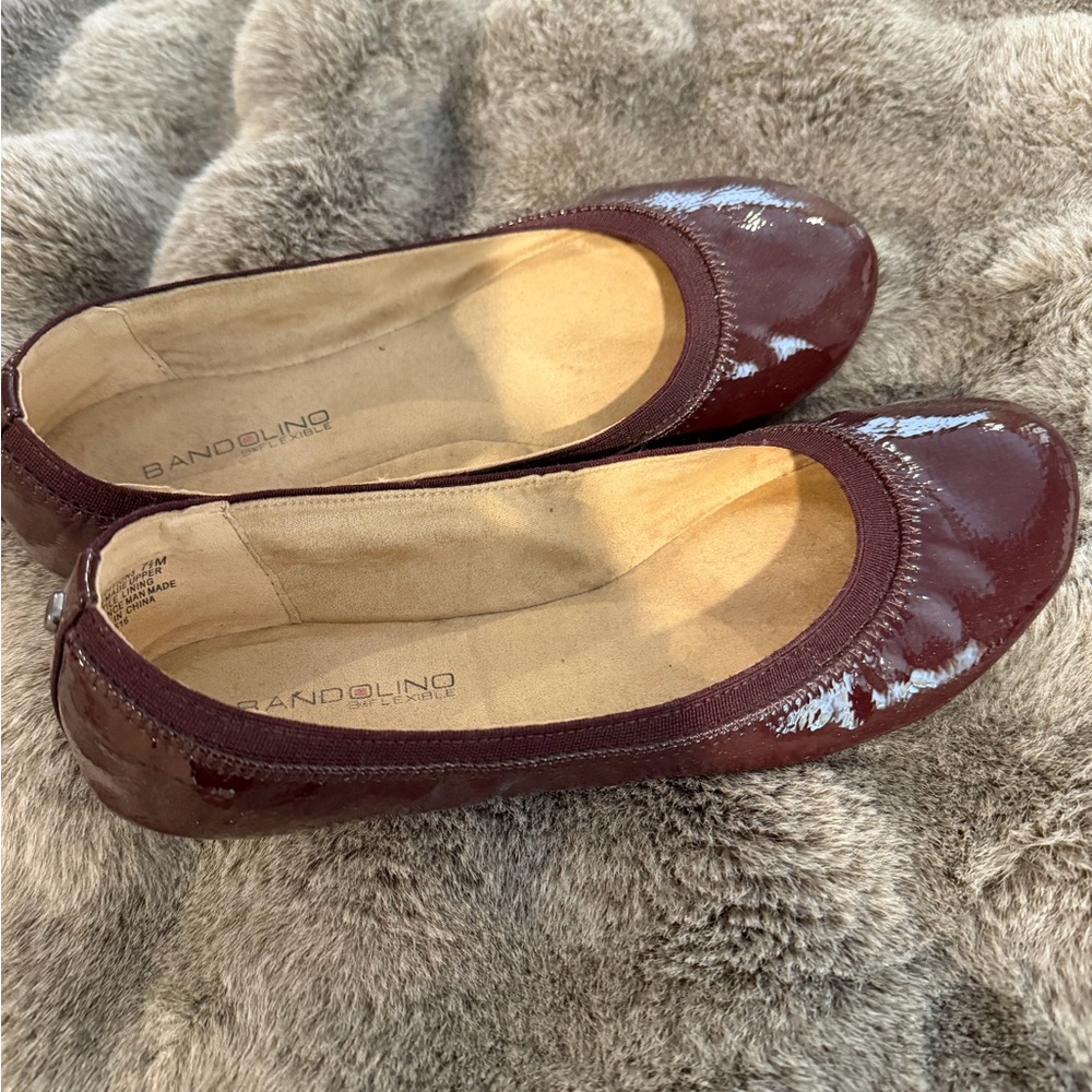 Bandolino Women's Patent Burgundy Flats